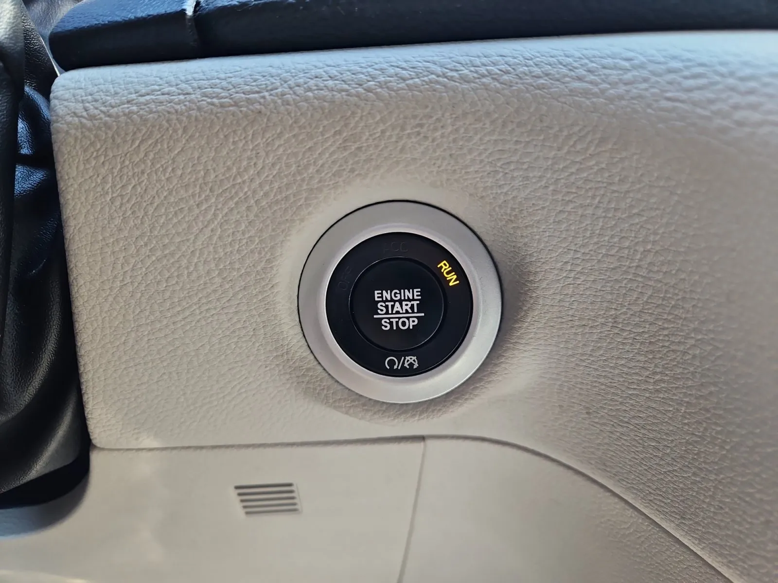 Chrysler Pacifica photo 23