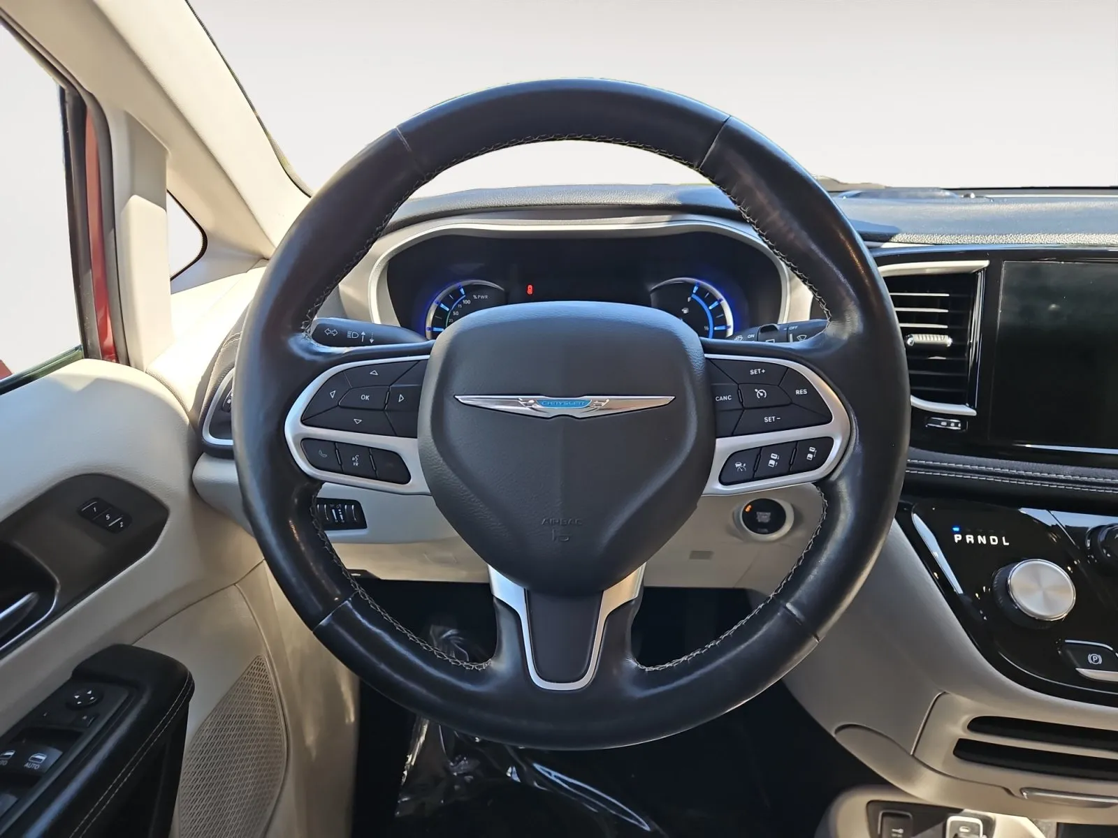 Chrysler Pacifica photo 12