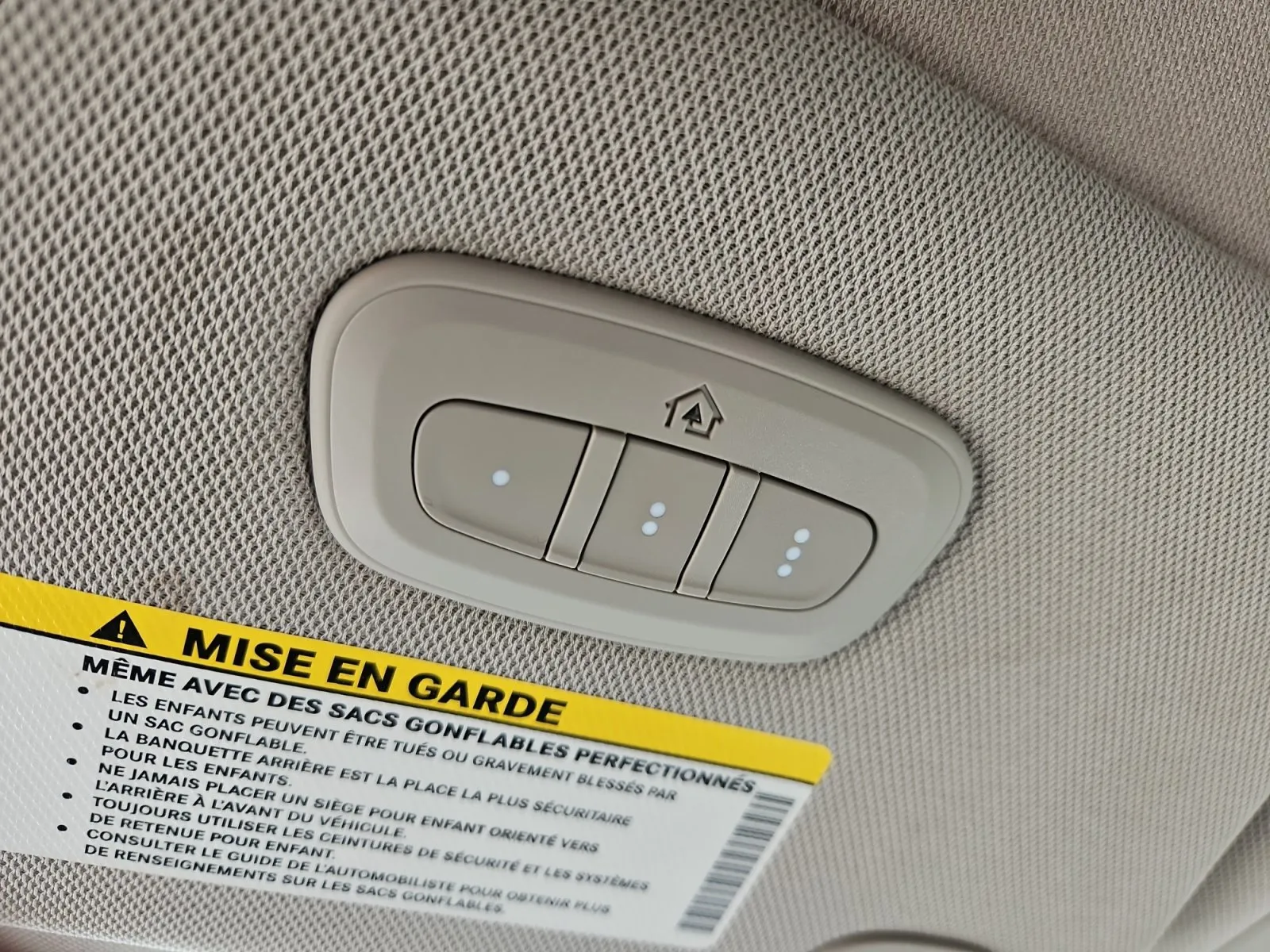 Chrysler Pacifica photo 22