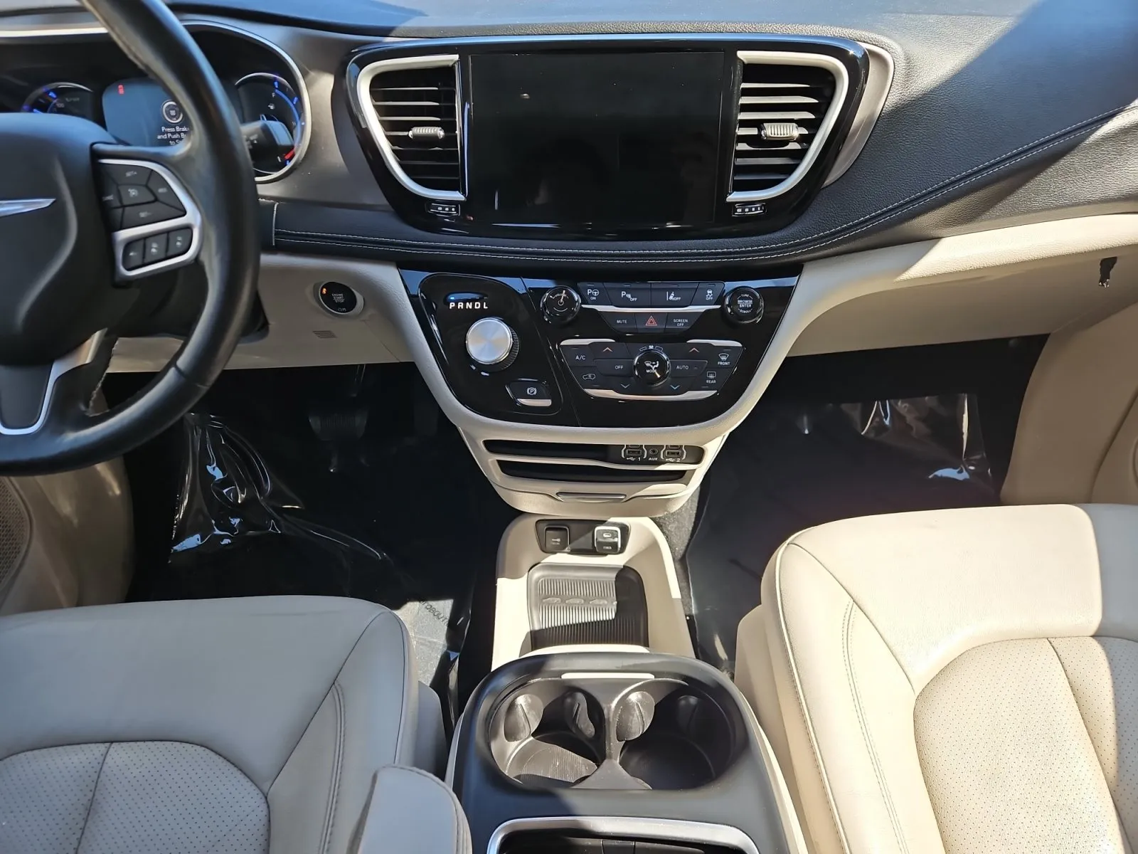 Chrysler Pacifica photo 11
