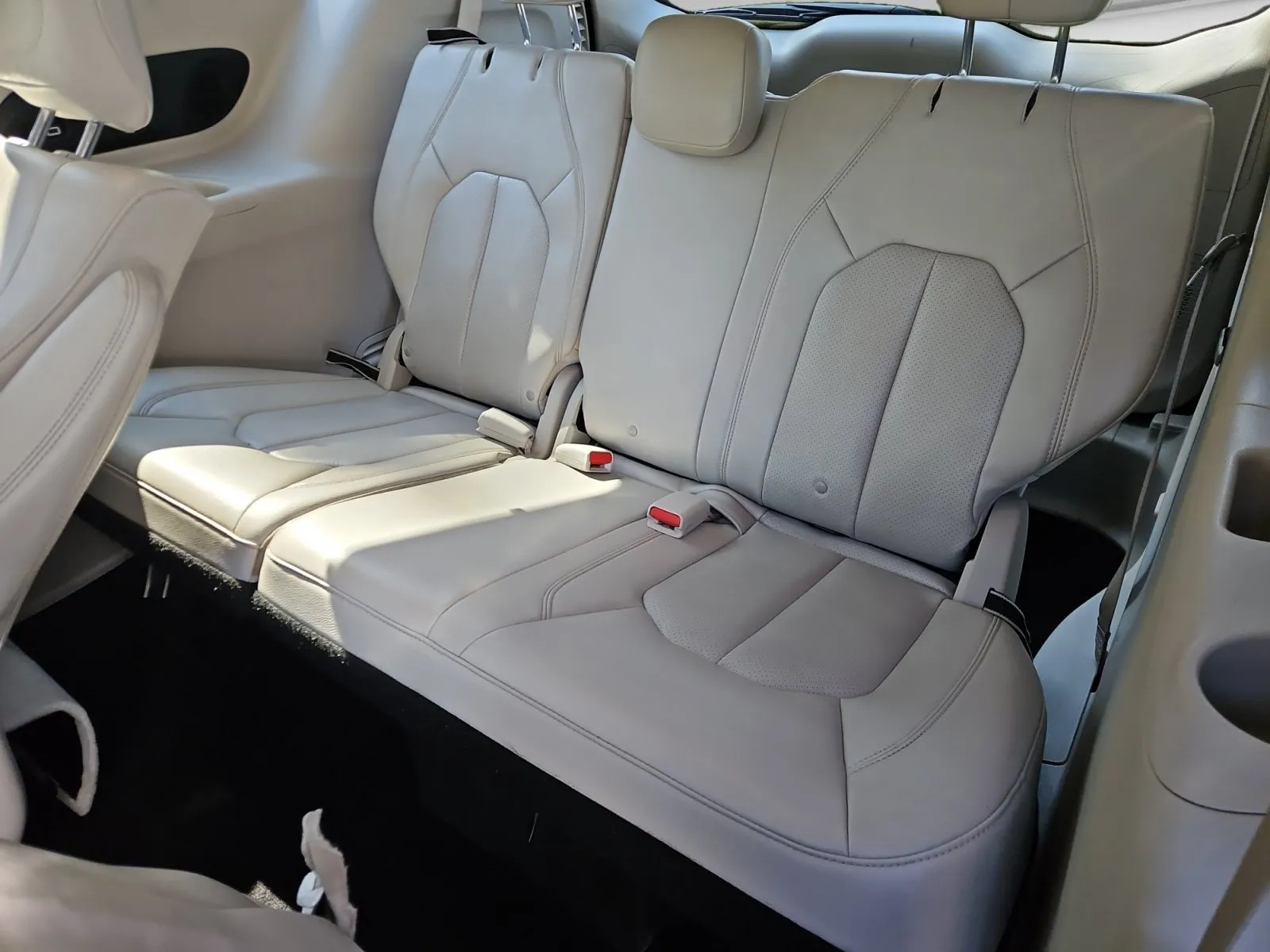 Chrysler Pacifica photo 14