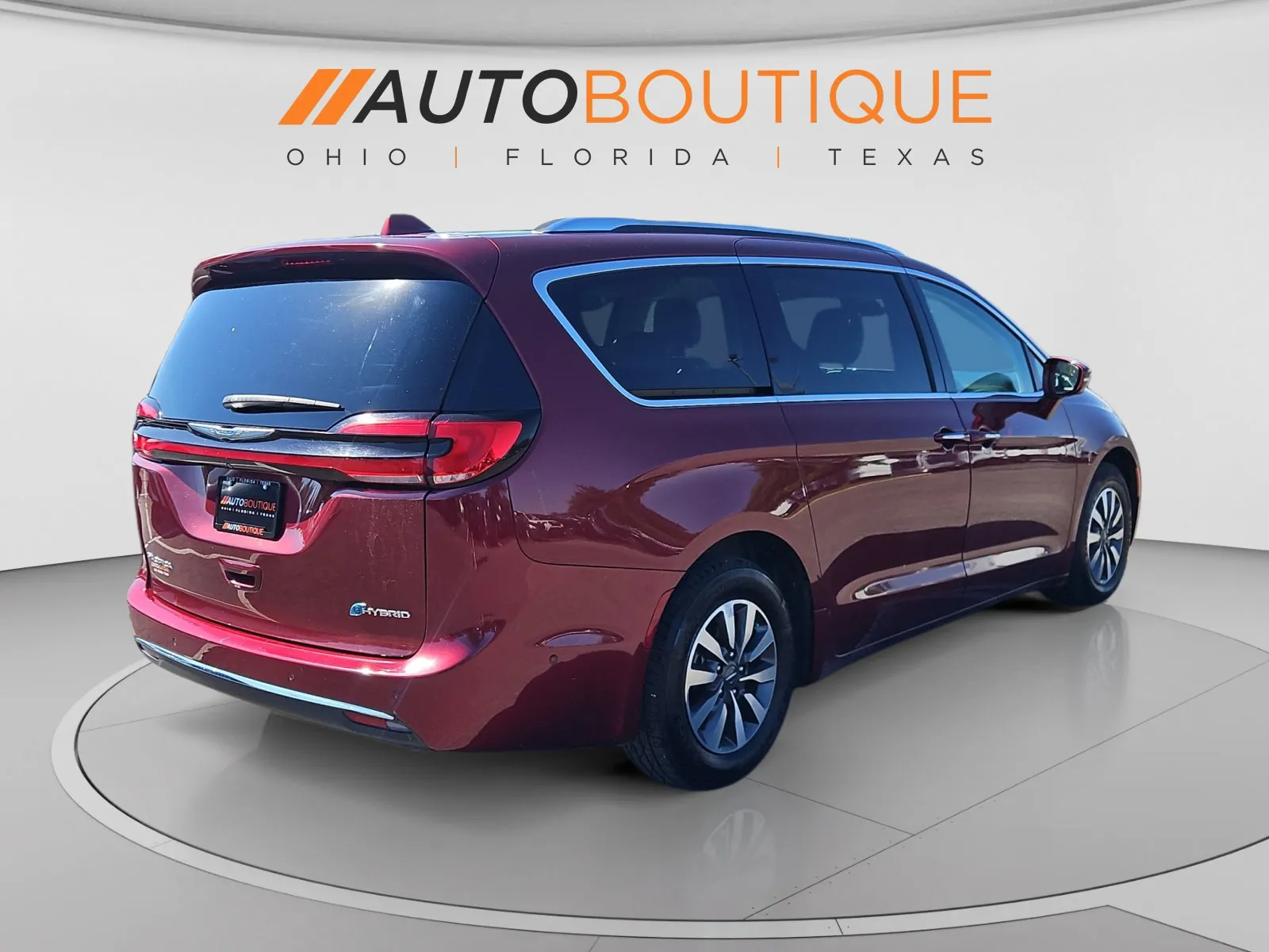 Chrysler Pacifica photo 5