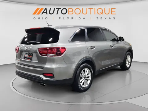 More photos of 2019 Kia Sorento LX at Auto Boutique Ohio, OH