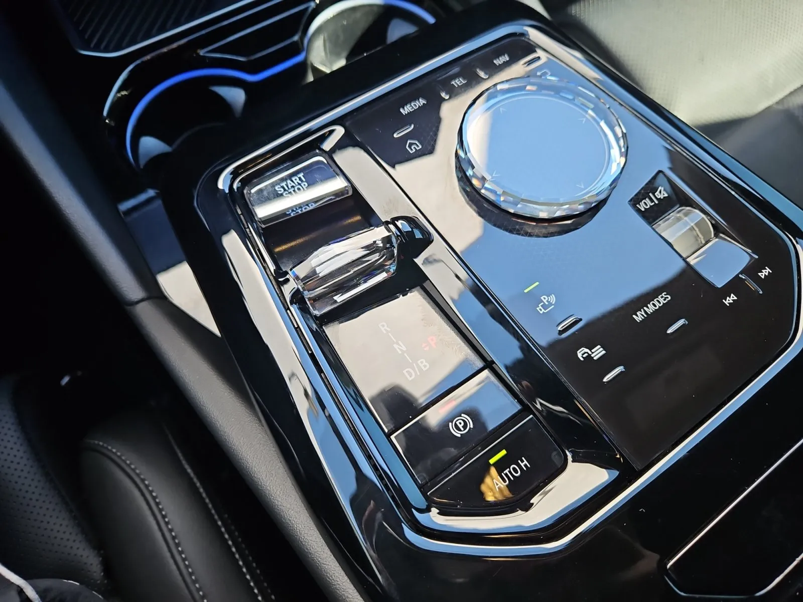 BMW i5 photo 25