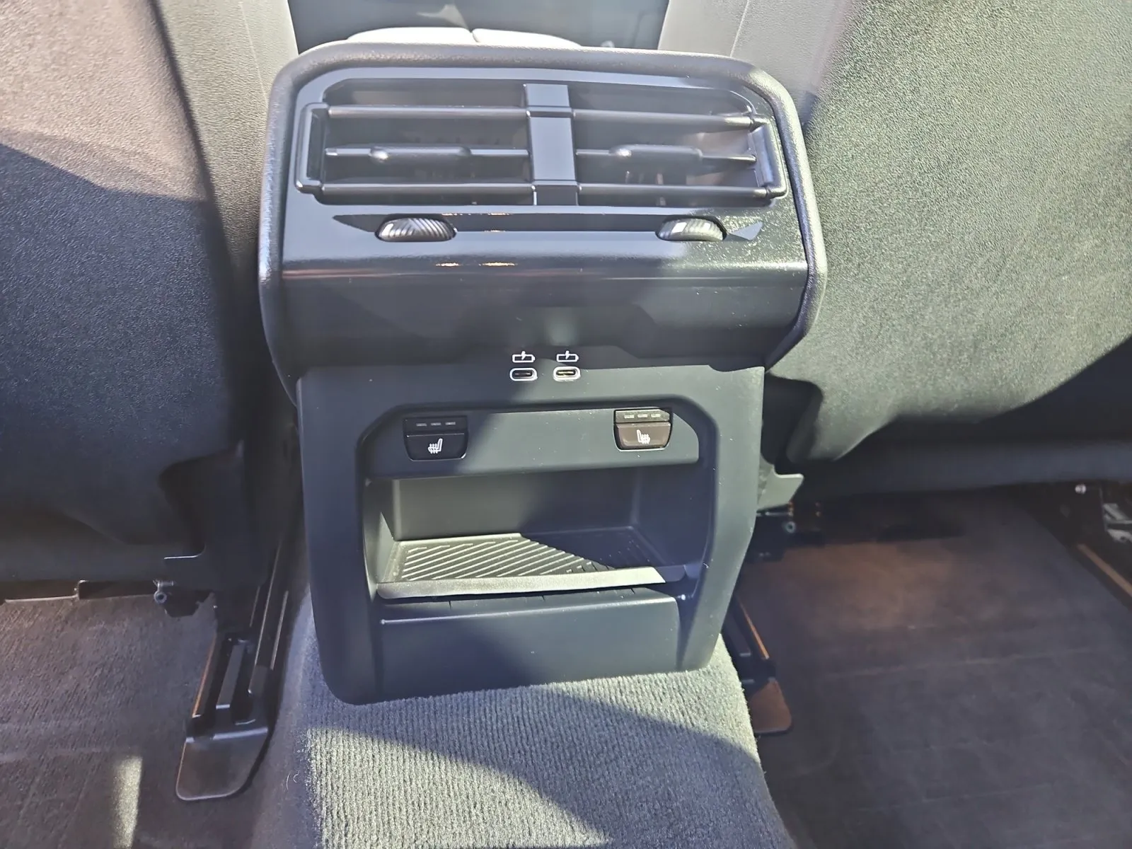 BMW i5 photo 13