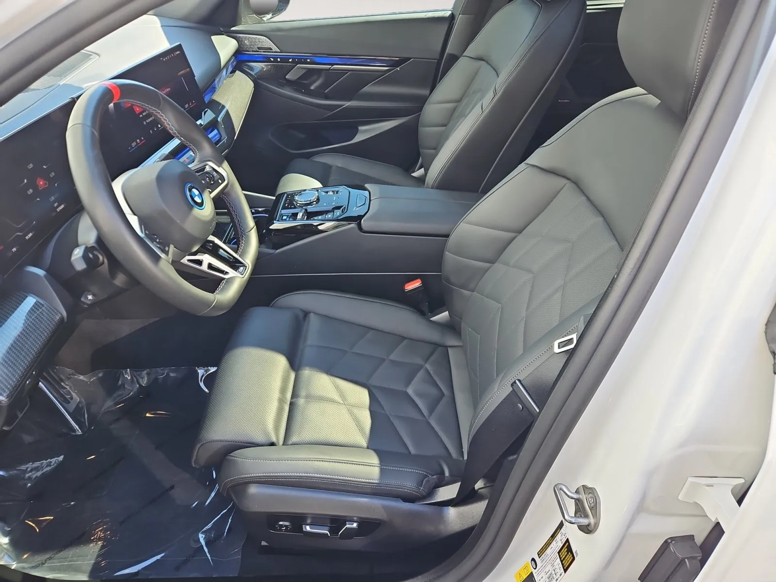 BMW i5 photo 9