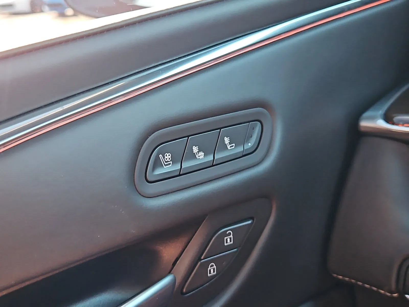 Cadillac Escalade ESV photo 20