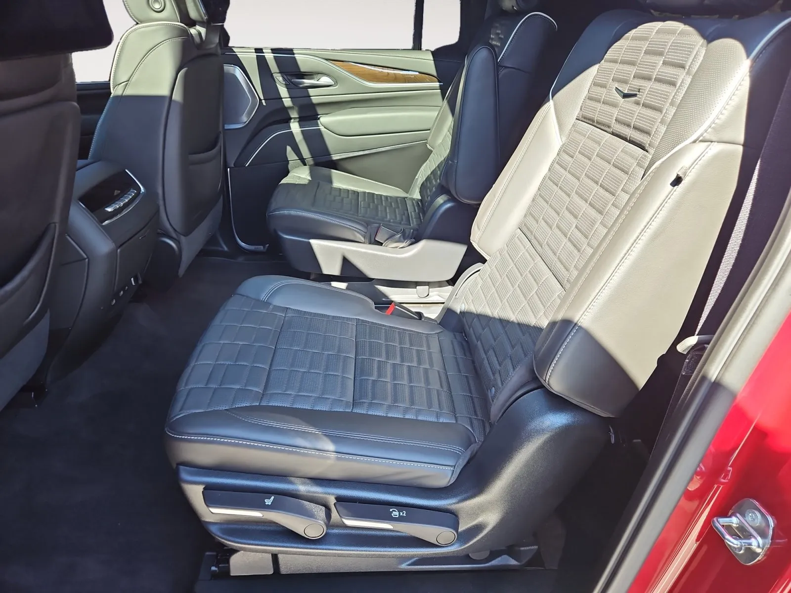 Cadillac Escalade ESV photo 16