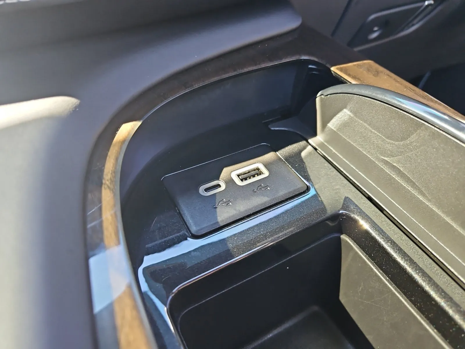 Cadillac Escalade ESV photo 27