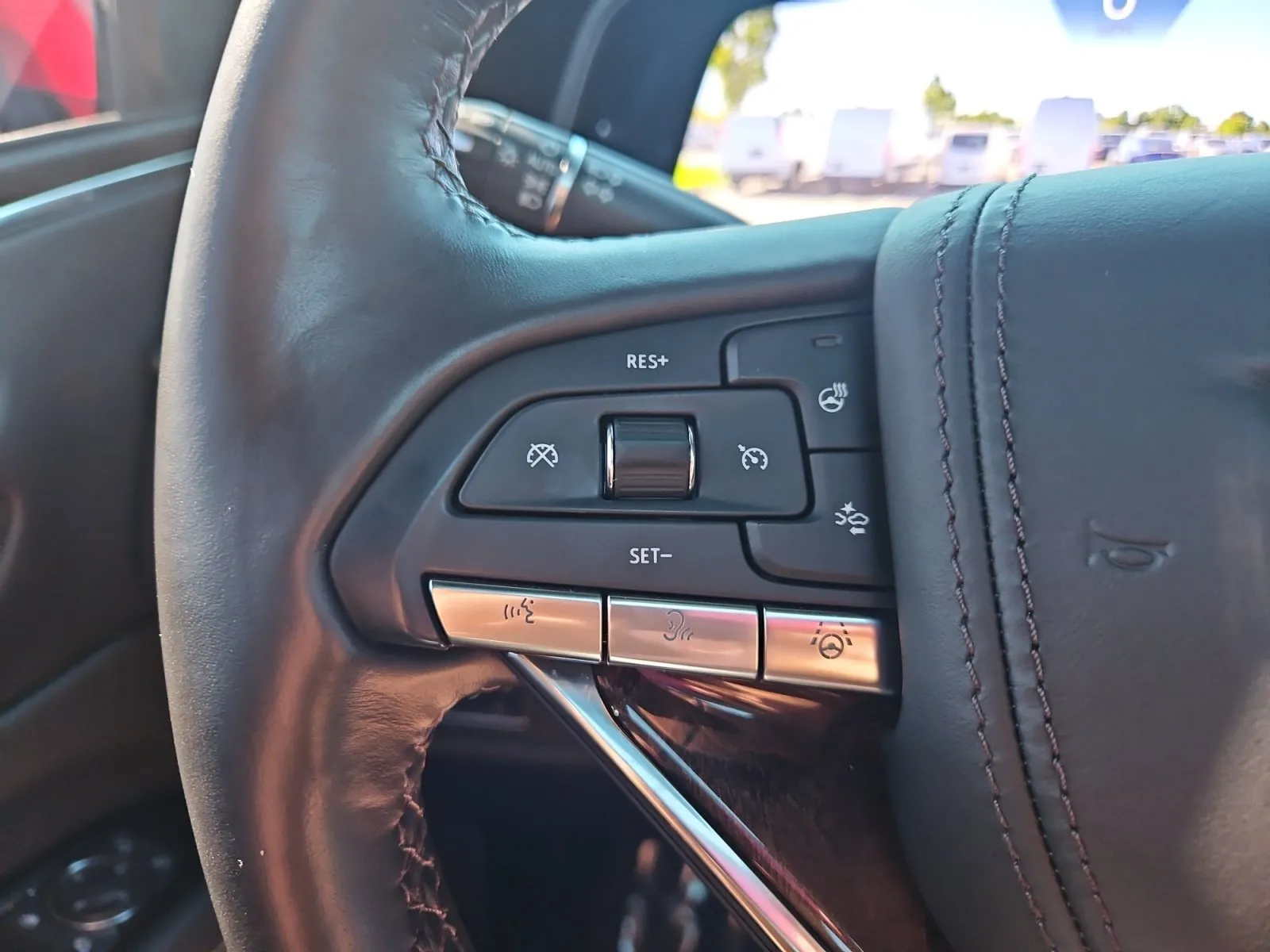 Cadillac Escalade ESV photo 31