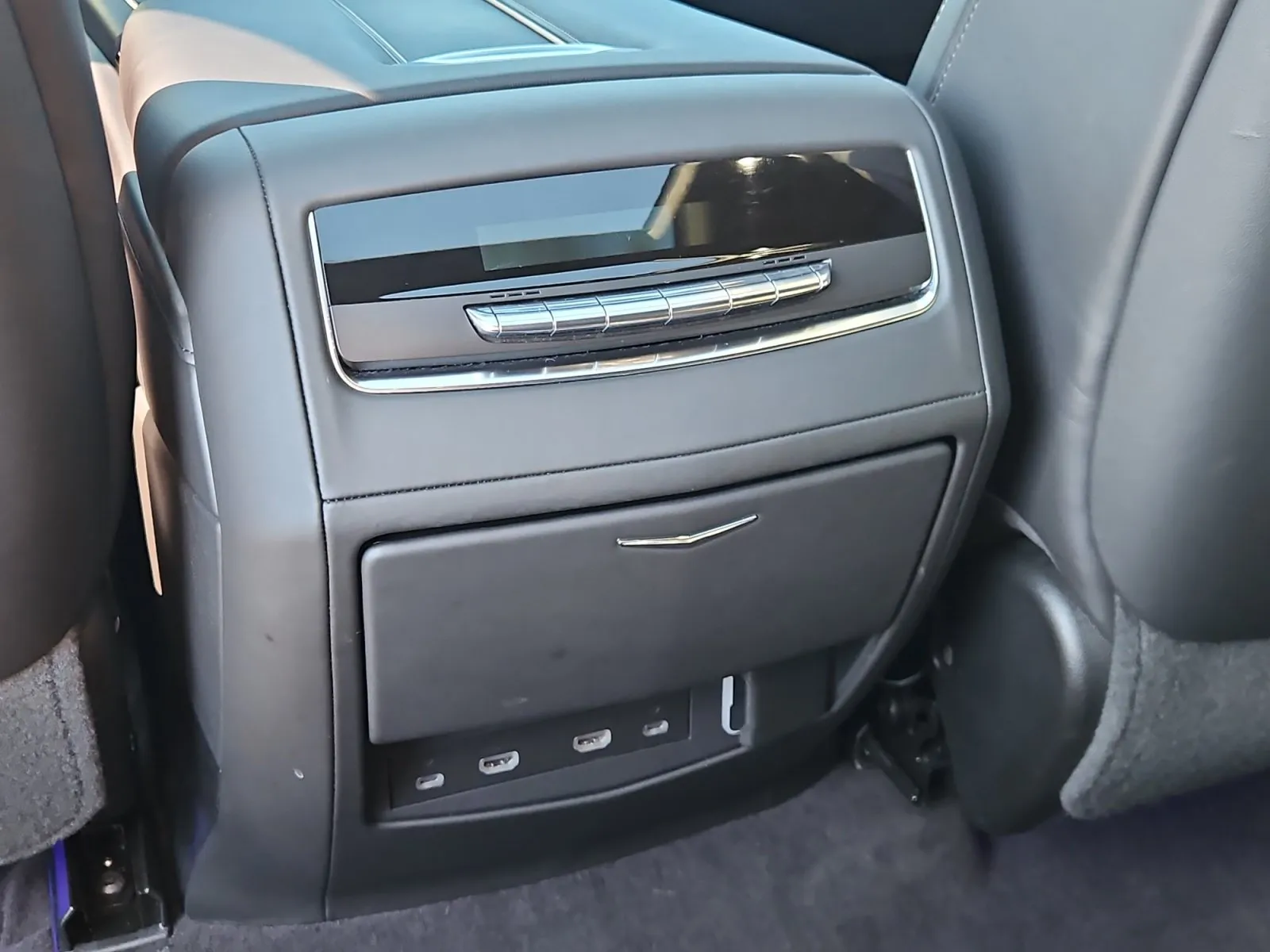 Cadillac Escalade ESV photo 14
