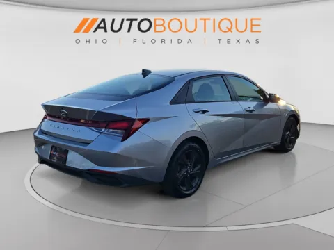 More photos of 2021 Hyundai Elantra SEL at Auto Boutique Ohio, OH