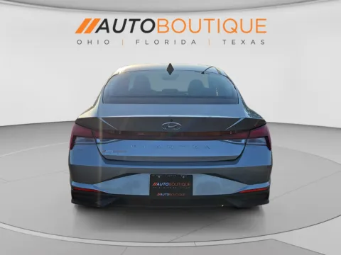 More photos of 2021 Hyundai Elantra SEL at Auto Boutique Ohio, OH