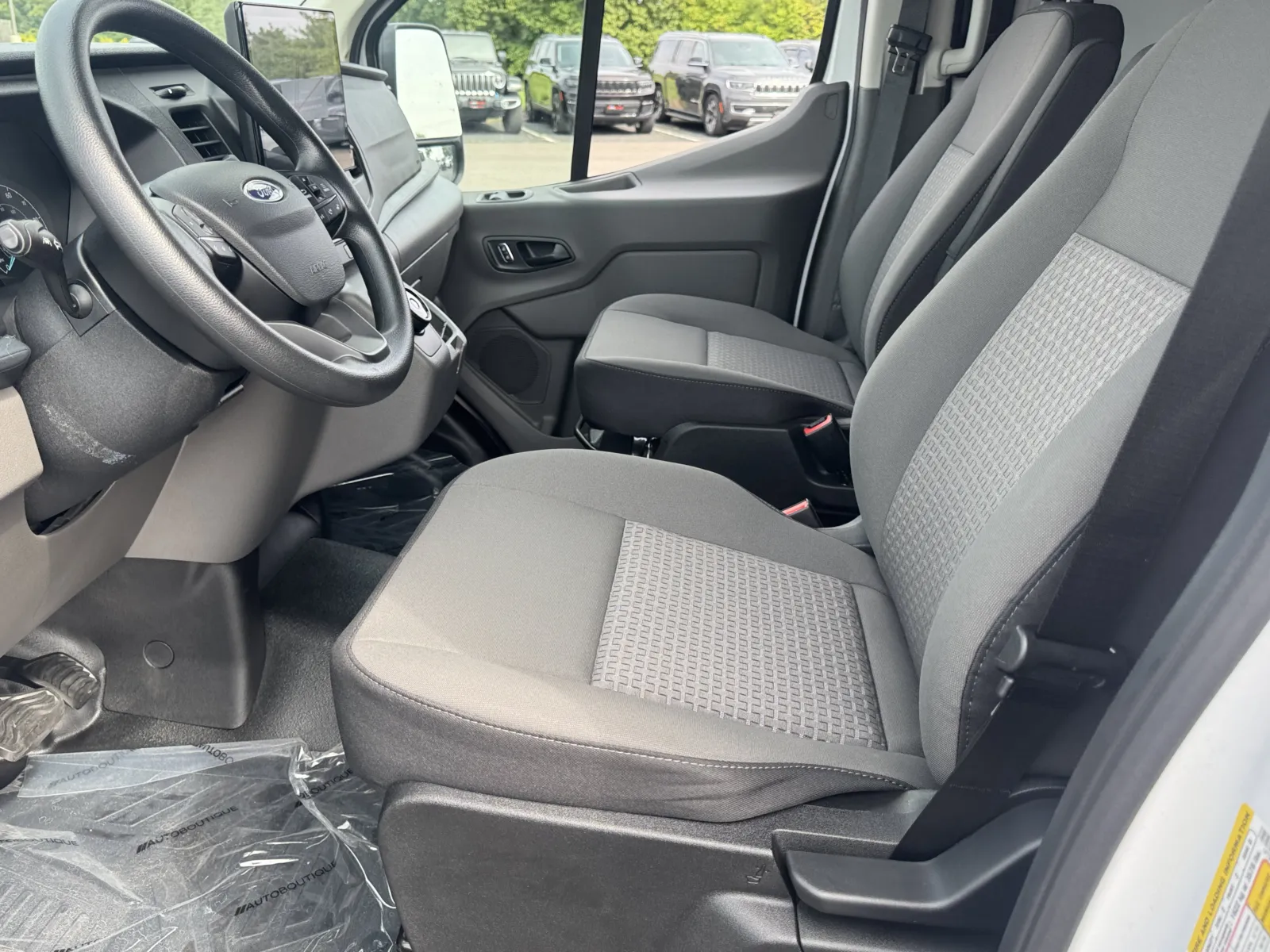 Ford E-Transit Cargo Van photo 15