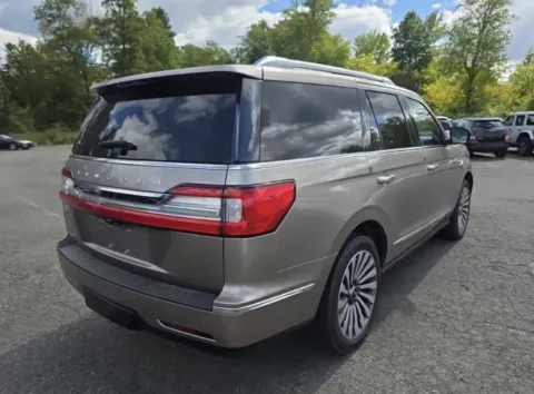 More photos of 2018 Lincoln Navigator Reserve at Auto Boutique Ohio, OH
