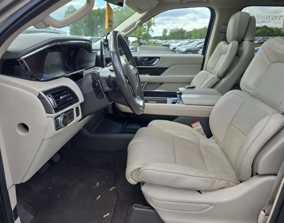 Lincoln Navigator photo 6