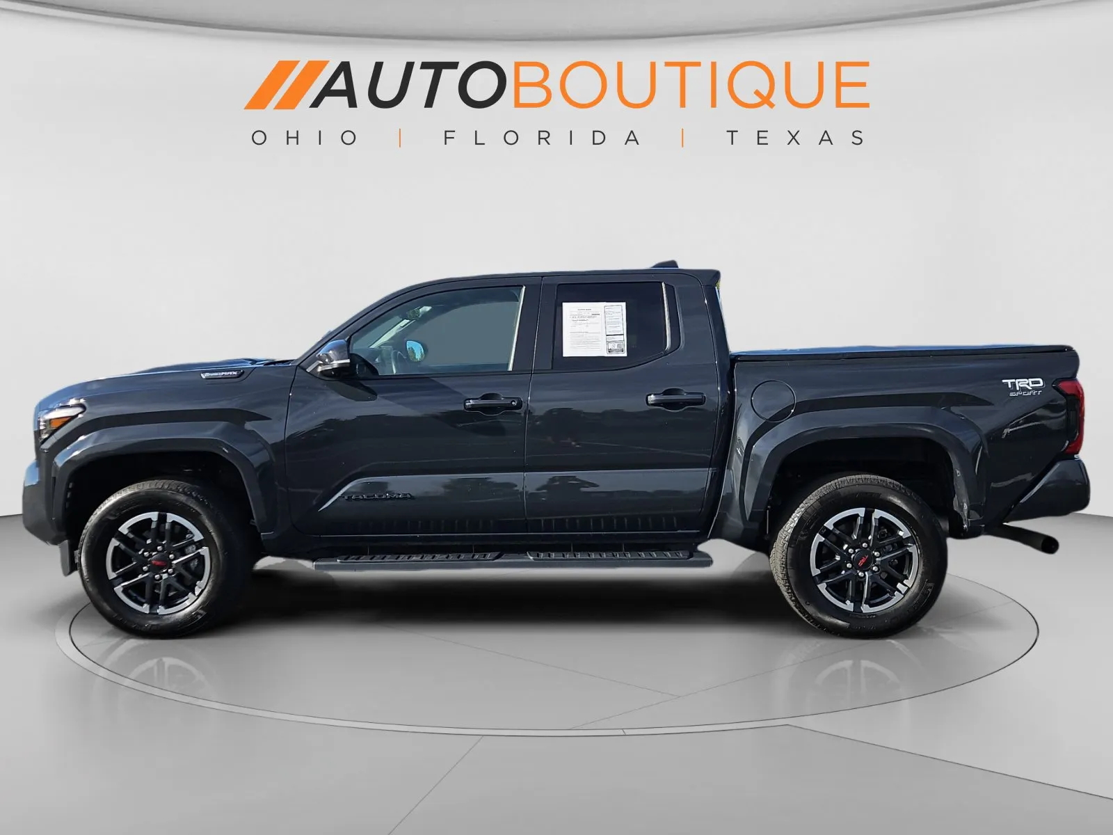 Toyota Tacoma photo 2
