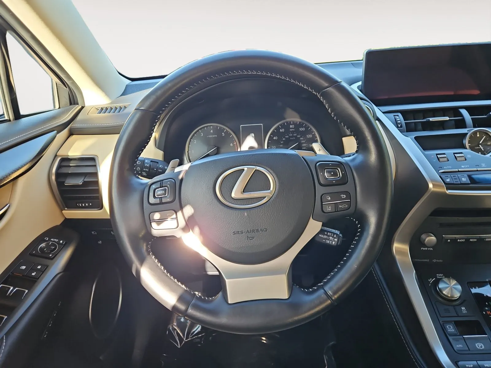 Lexus NX photo 12