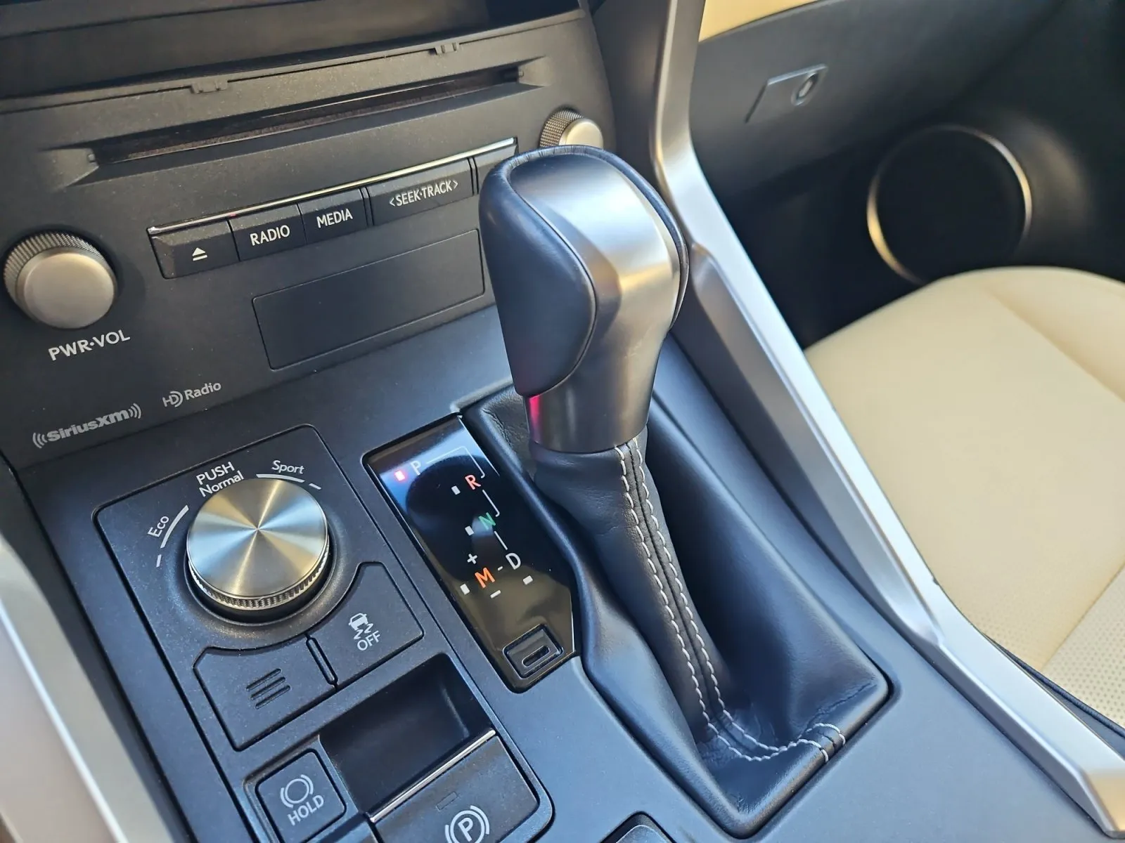 Lexus NX photo 26