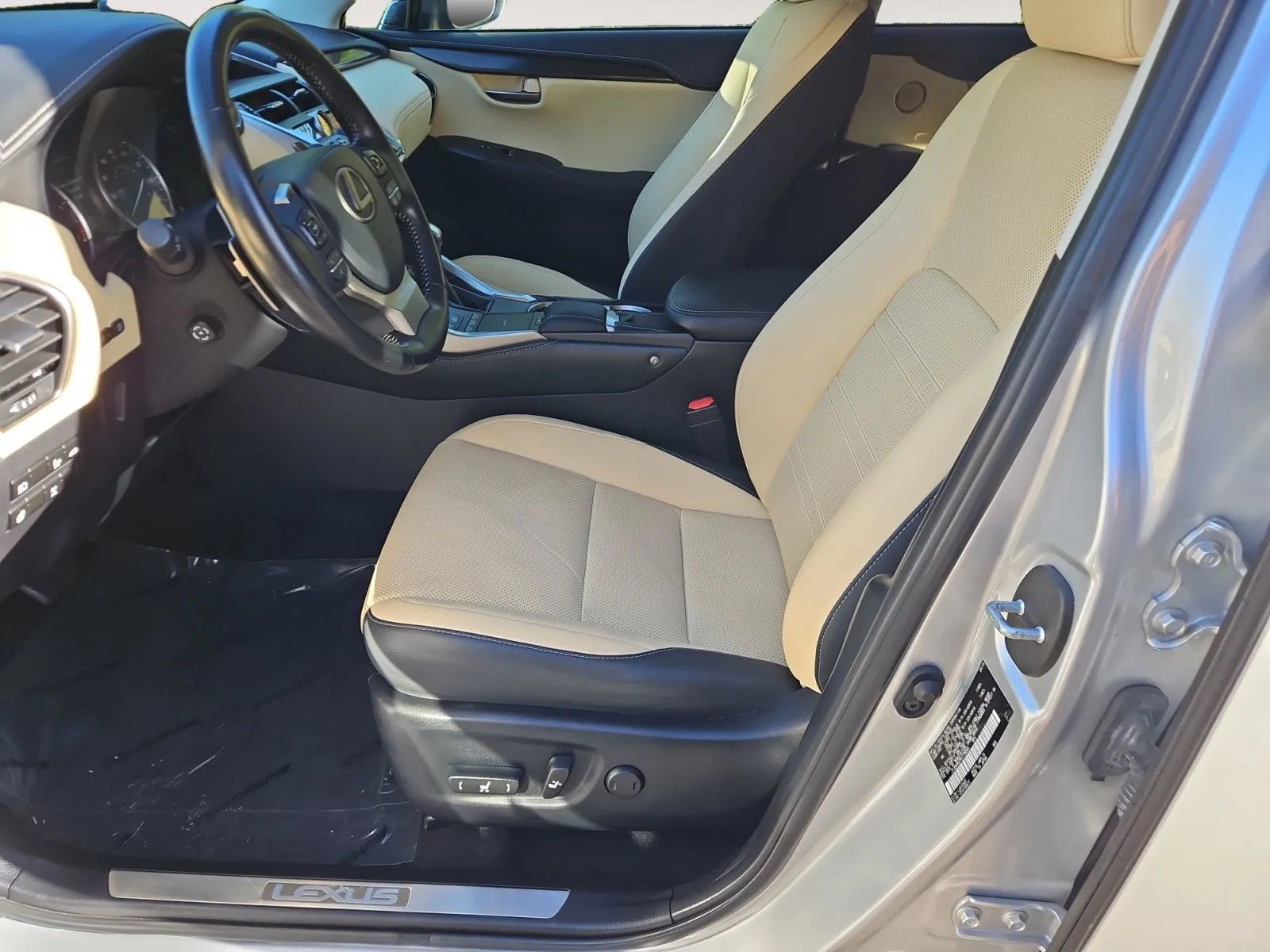 Lexus NX photo 9