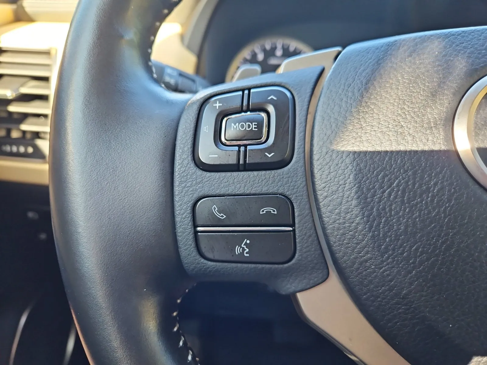 Lexus NX photo 31
