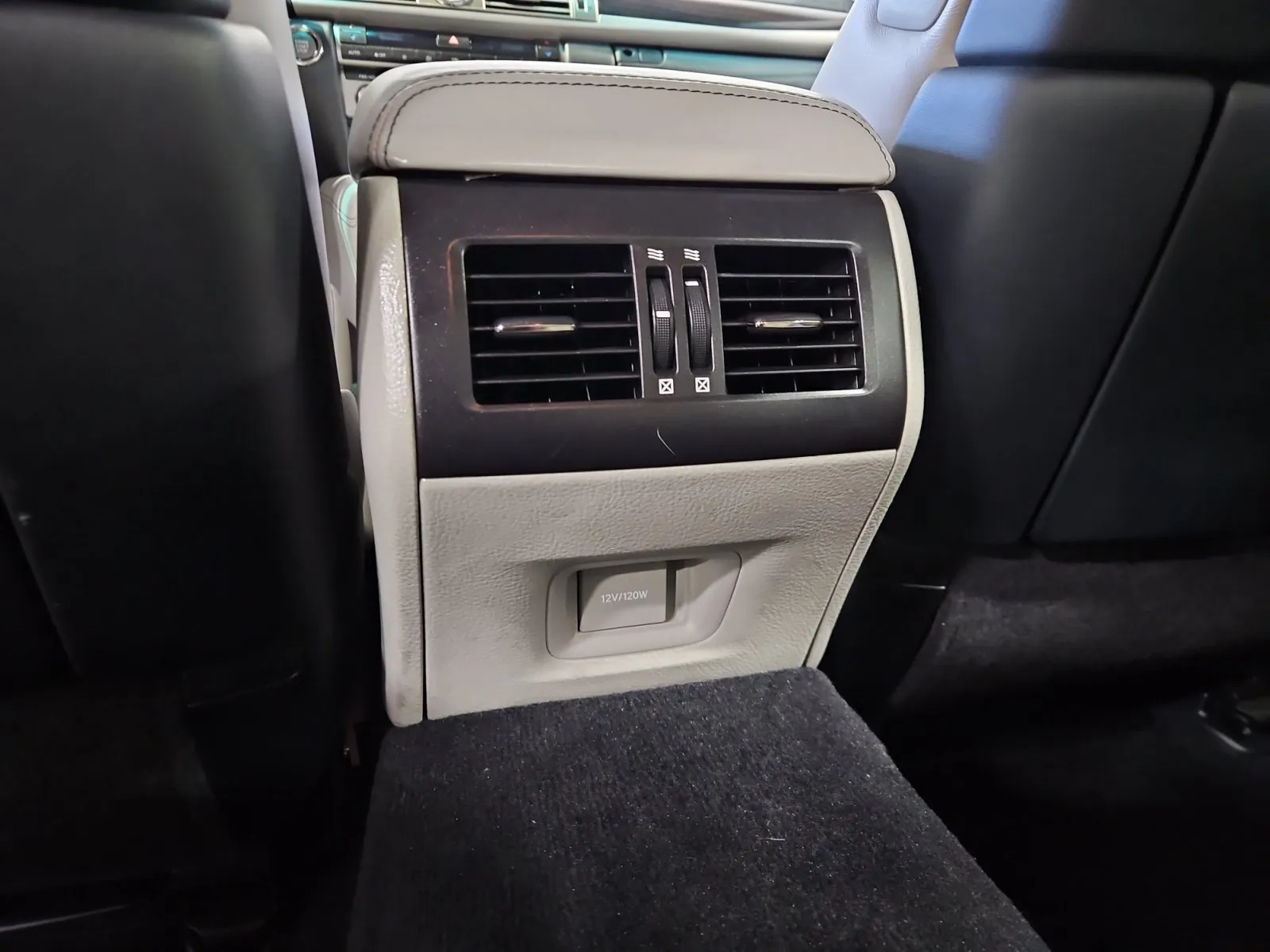 Lexus LS photo 13