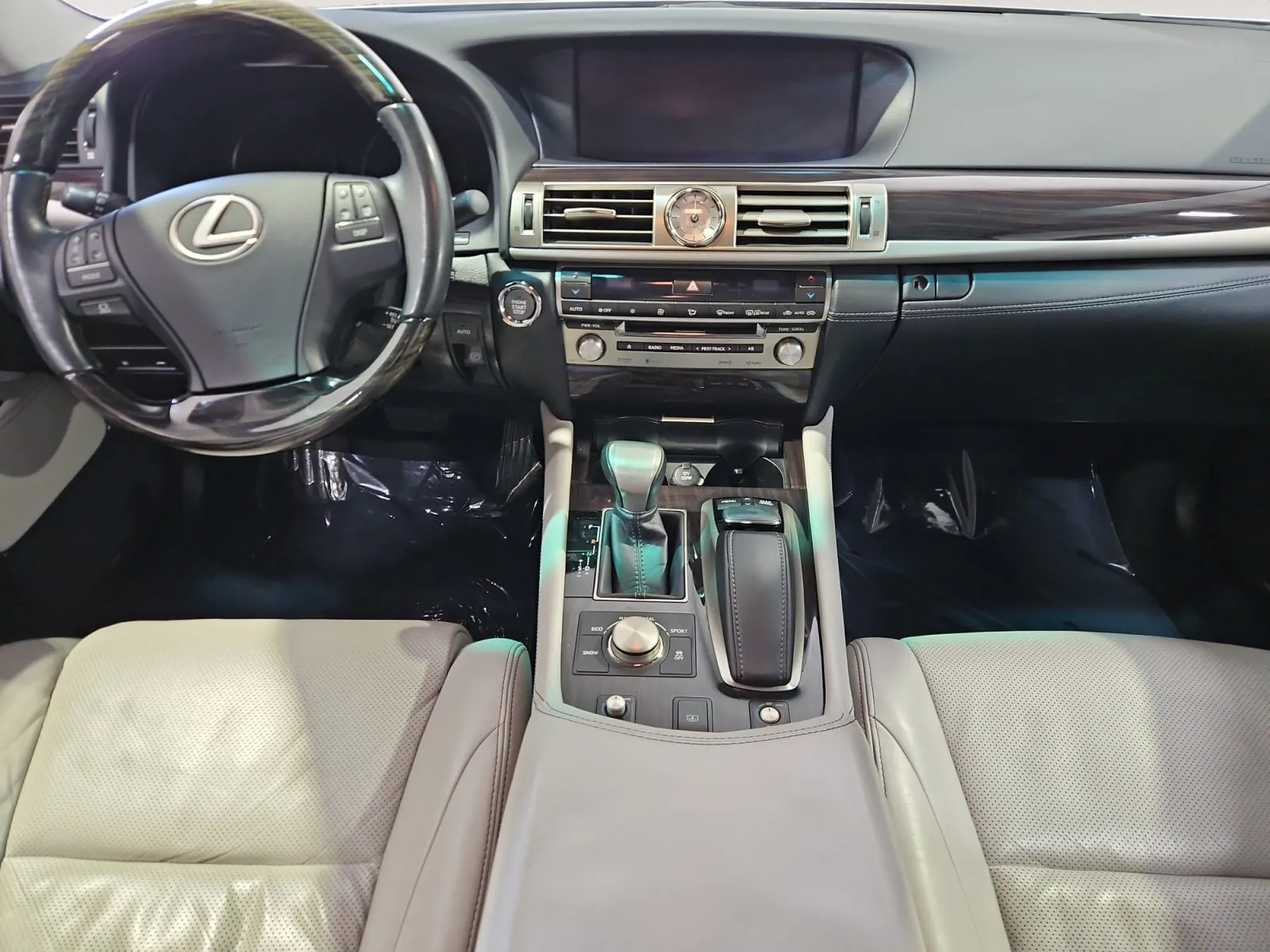 Lexus LS photo 11