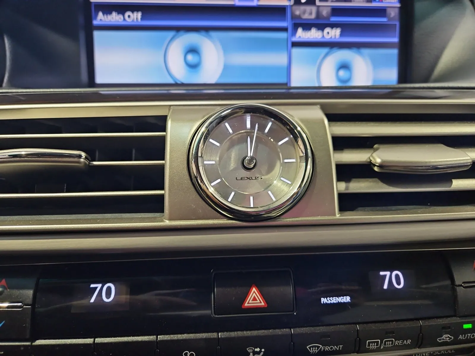Lexus LS photo 24