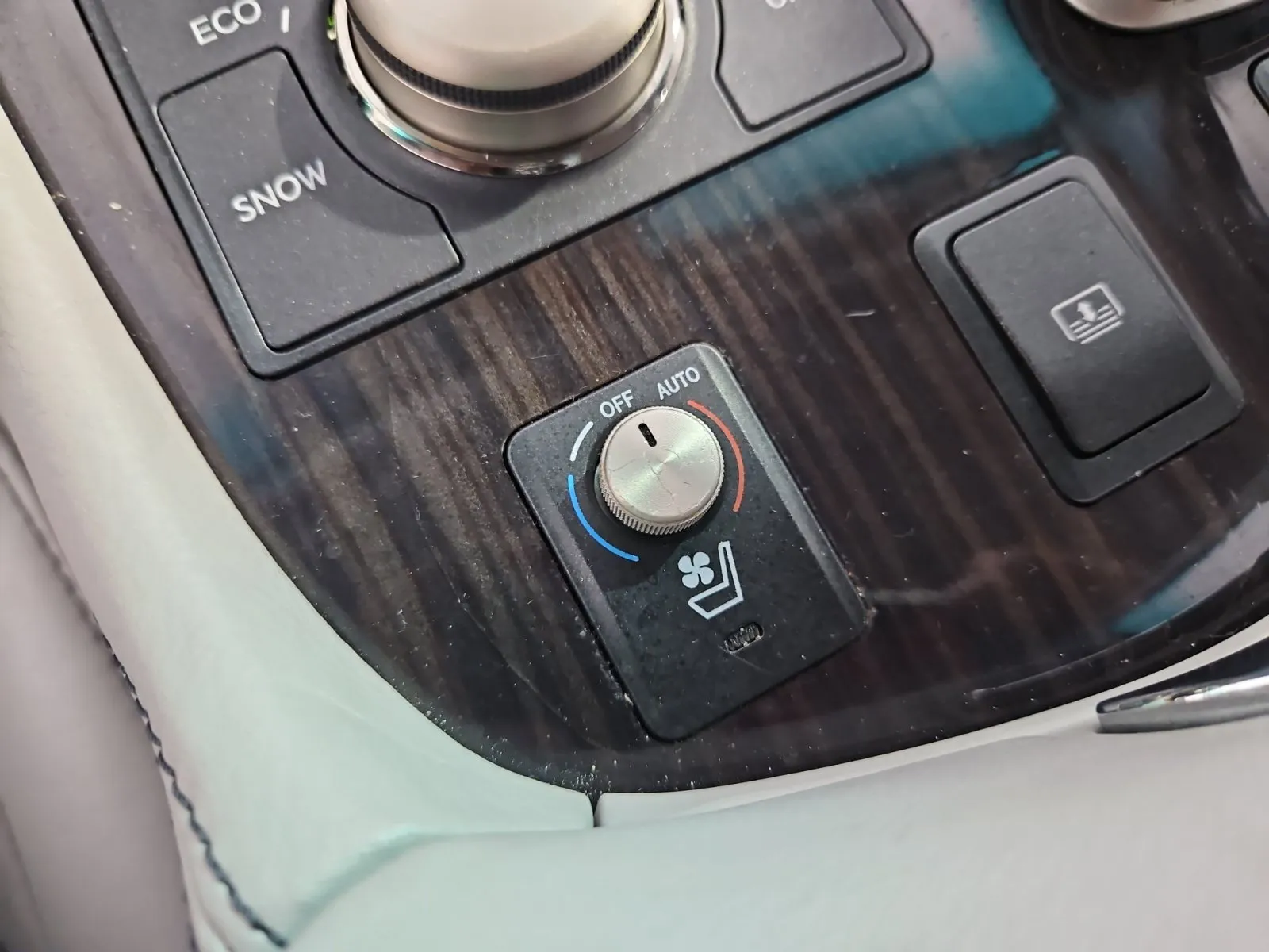 Lexus LS photo 28