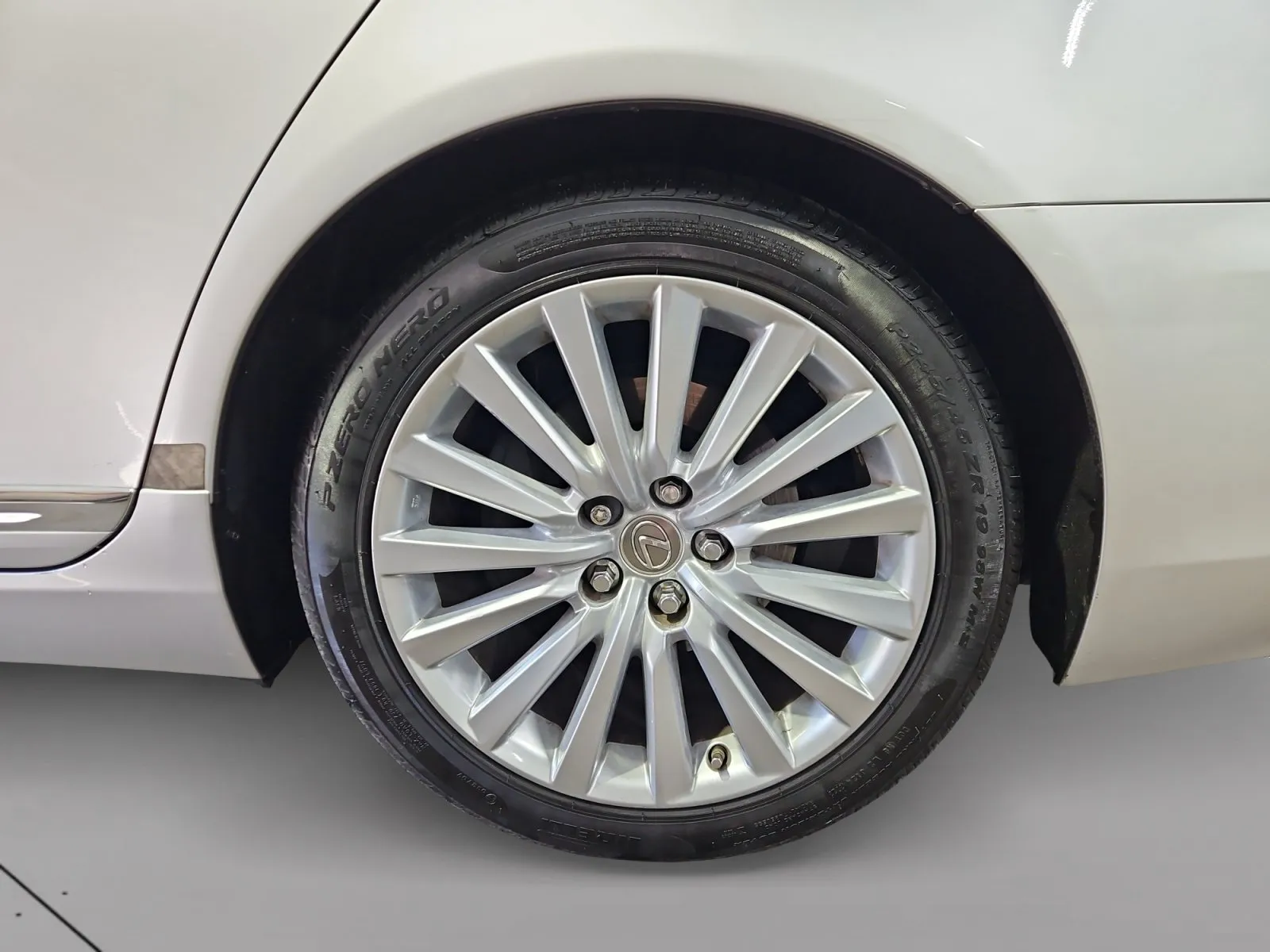 Lexus LS photo 15