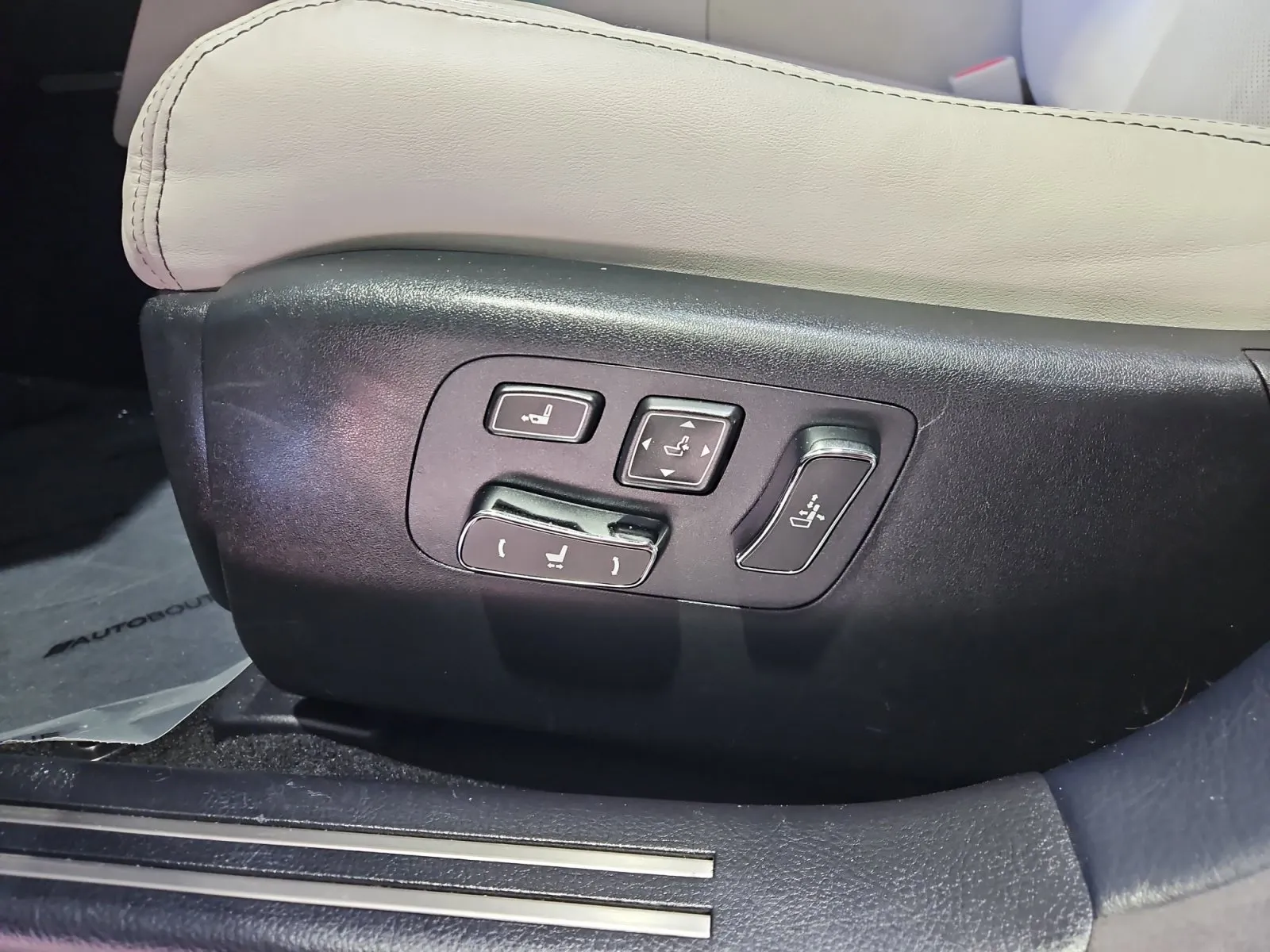 Lexus LS photo 16