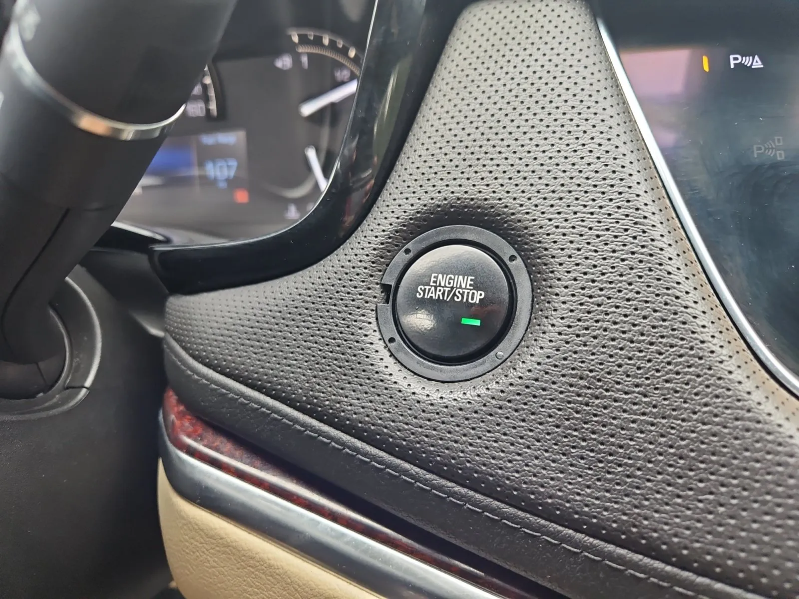 Cadillac XT5 photo 23