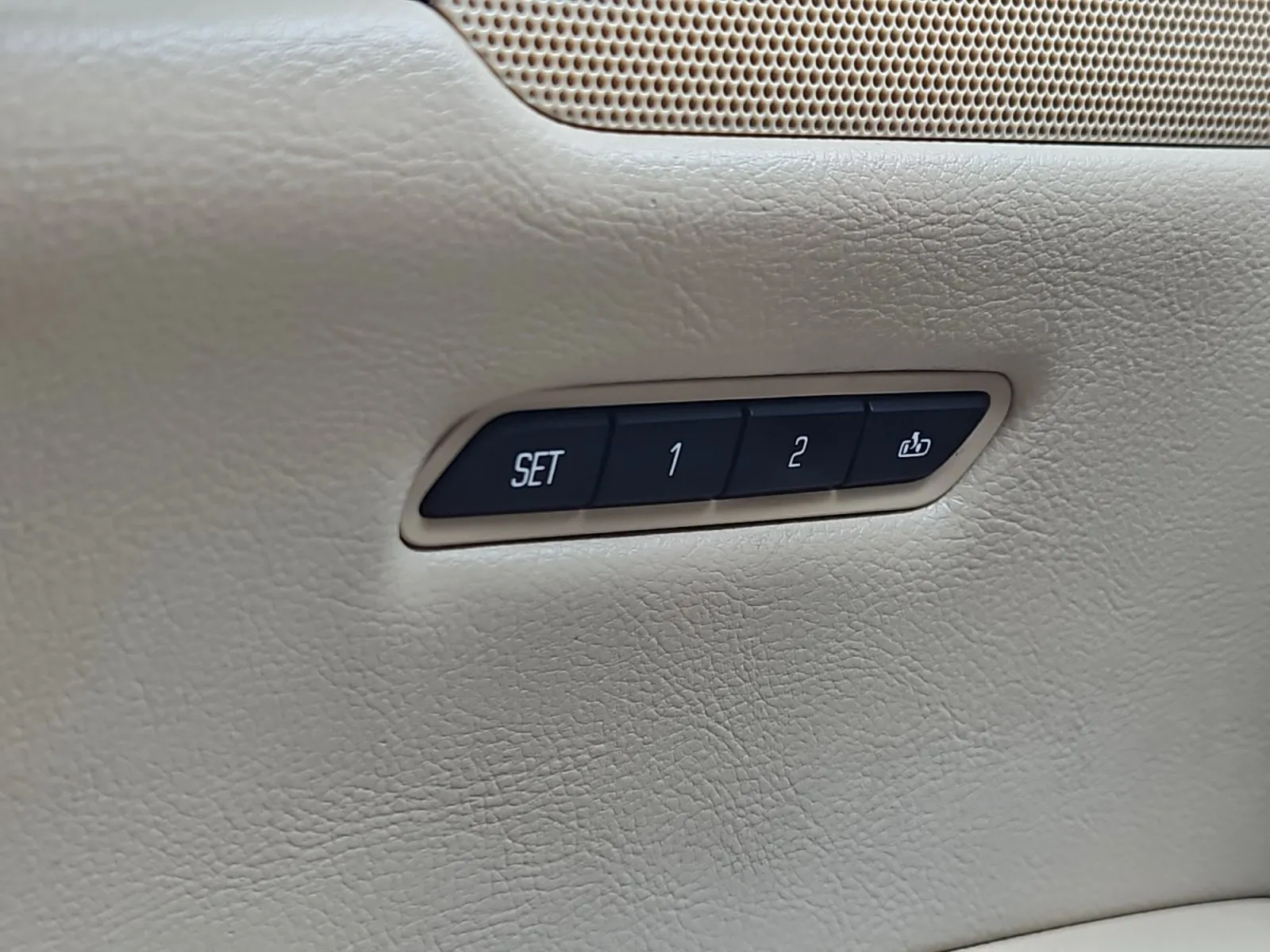 Cadillac XT5 photo 16