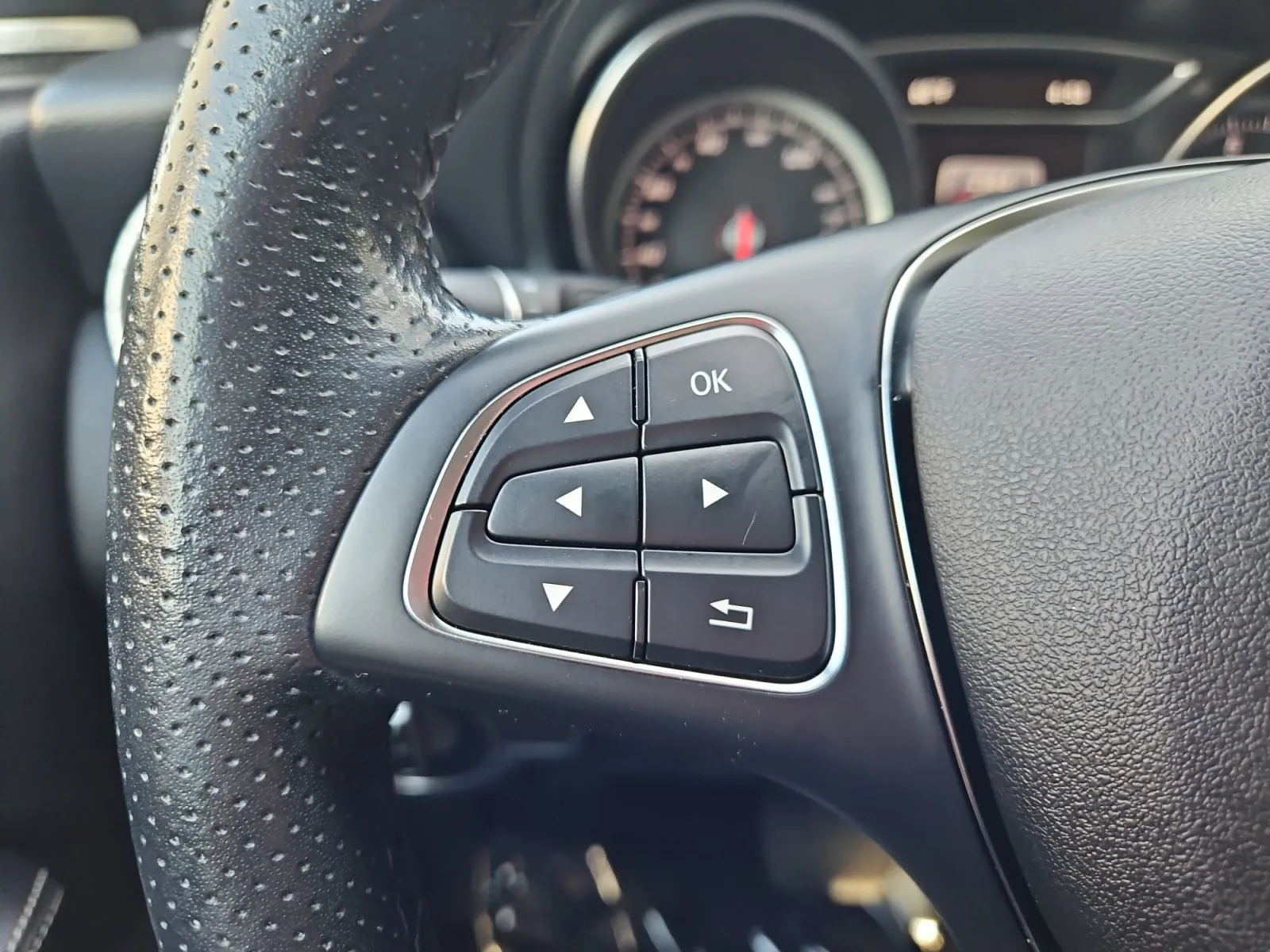 Mercedes-Benz CLA photo 25