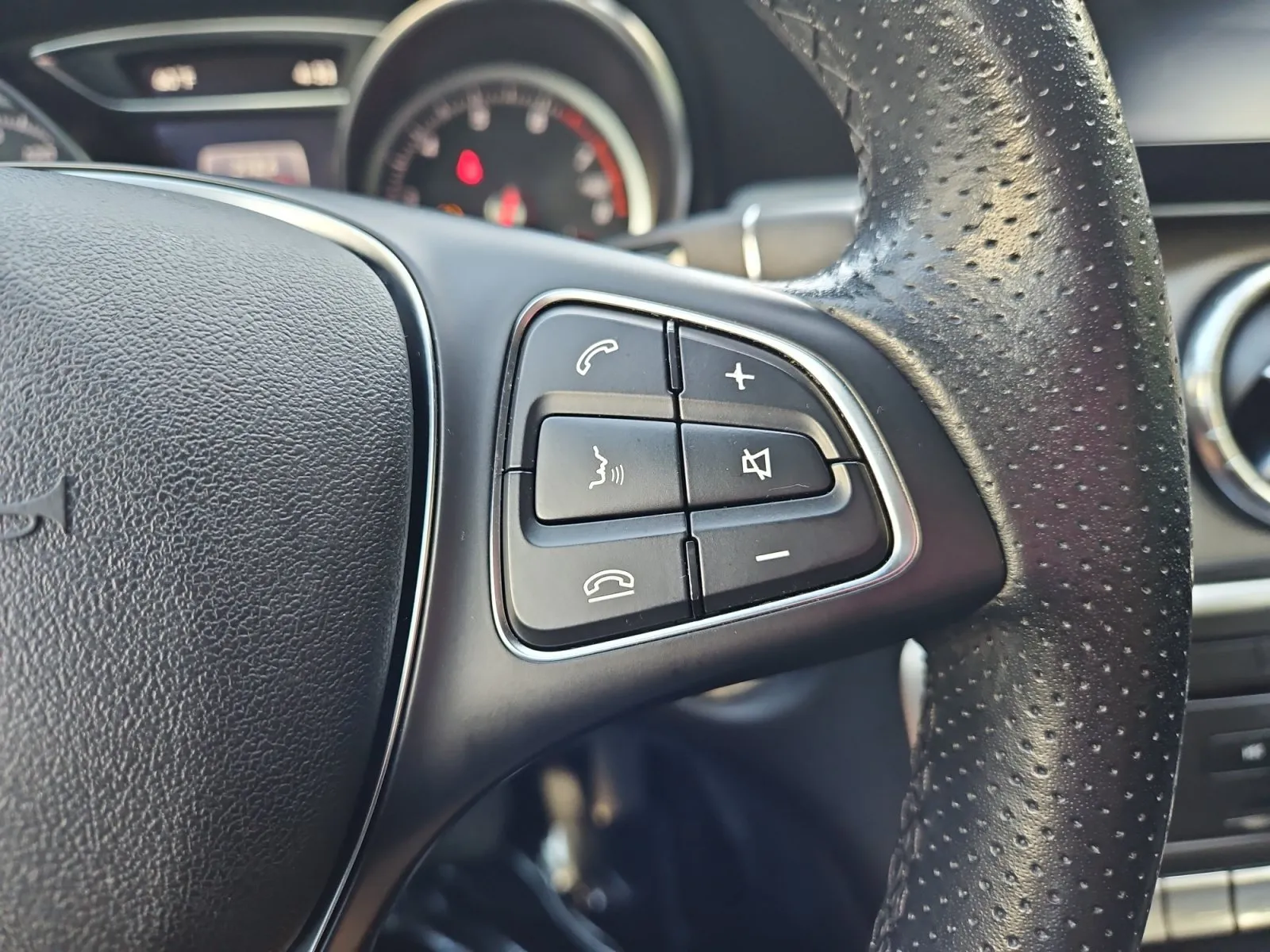 Mercedes-Benz CLA photo 24