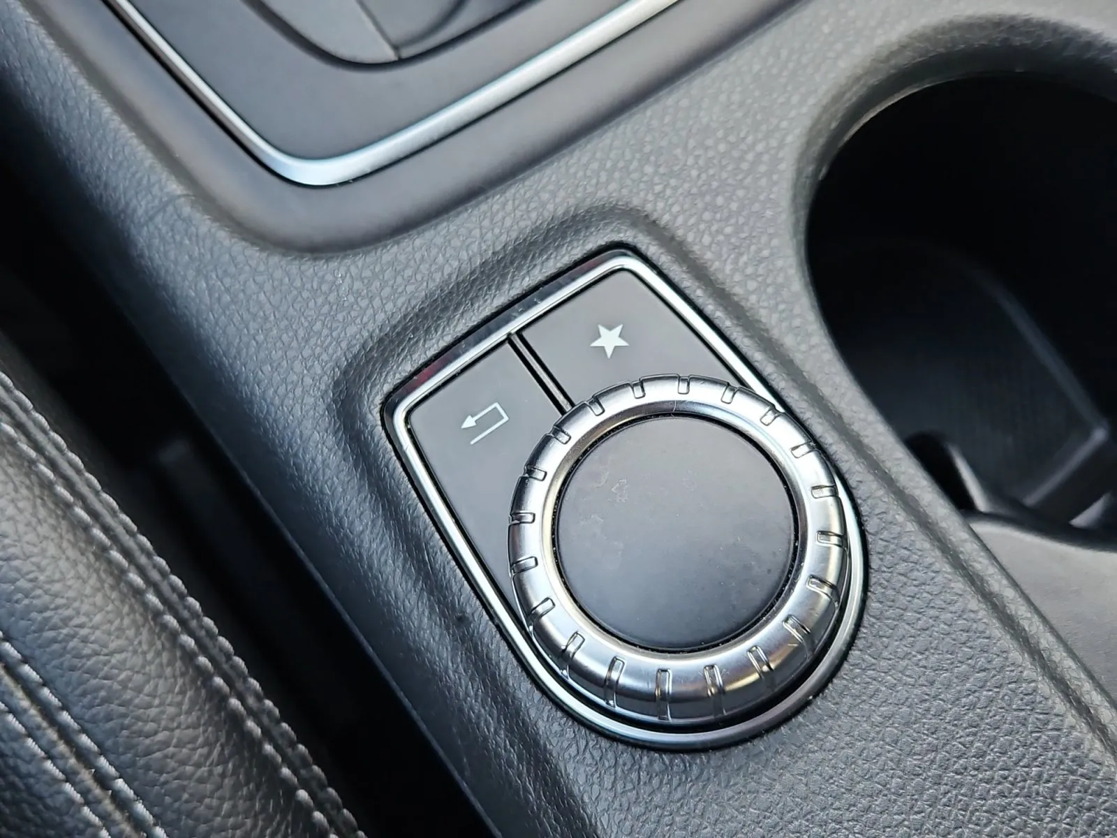 Mercedes-Benz CLA photo 21