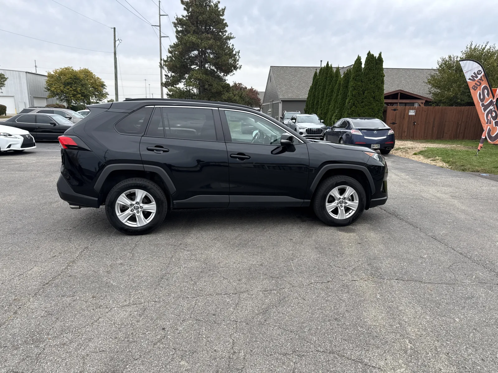 Toyota RAV4 photo 2