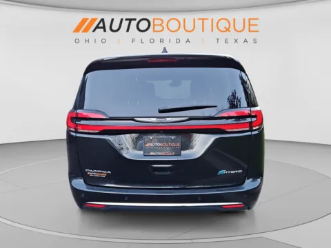 More photos of 2024 Chrysler Pacifica Hybrid Select at Auto Boutique Ohio, OH