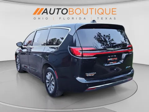 Another view of 2024 Chrysler Pacifica Hybrid Select for sale in Columbus, OH at Auto Boutique Ohio