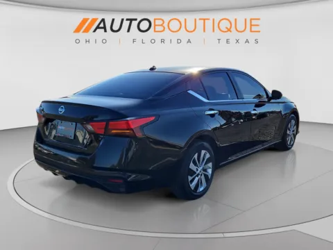 More photos of 2020 Nissan Altima 2.5 S at Auto Boutique Ohio, OH