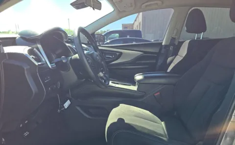 More photos of 2020 Nissan Murano S at Auto Boutique Ohio, OH