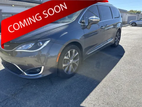 Gray 2017 Chrysler Pacifica Limited for sale in Columbus, OH