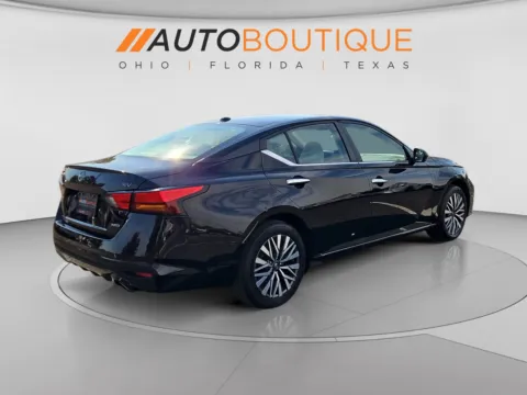 More photos of 2023 Nissan Altima 2.5 SV at Auto Boutique Ohio, OH