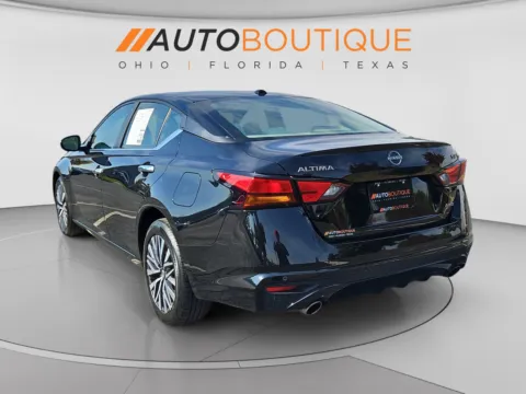 Another view of 2023 Nissan Altima 2.5 SV for sale in Columbus, OH at Auto Boutique Ohio
