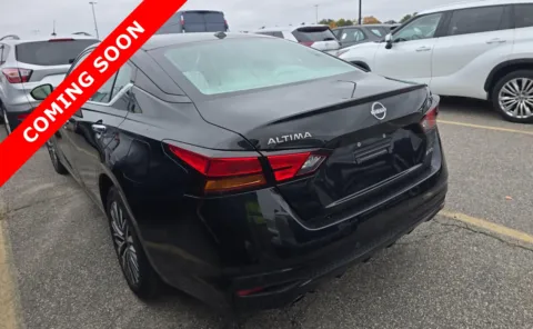 More photos of 2023 Nissan Altima 2.5 SV at Auto Boutique Ohio, OH