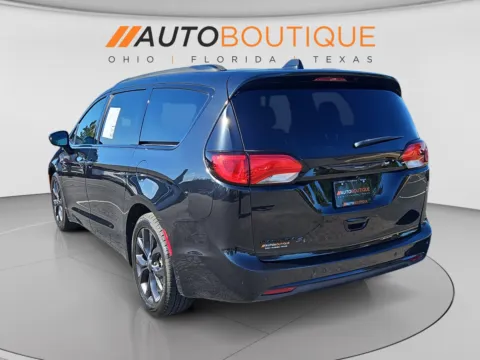 Another view of 2020 Chrysler Pacifica Touring L Plus for sale in Columbus, OH at Auto Boutique Ohio