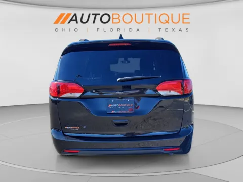 More photos of 2020 Chrysler Pacifica Touring L Plus at Auto Boutique Ohio, OH