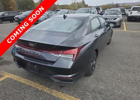 More photos of 2021 Hyundai Elantra SEL at Auto Boutique Ohio, OH