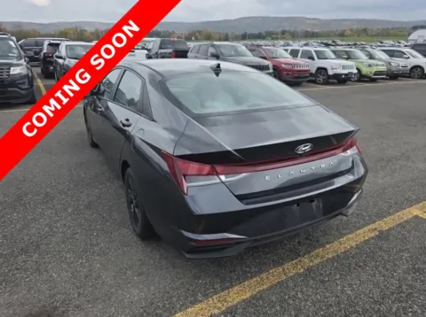 More photos of 2021 Hyundai Elantra SEL at Auto Boutique Ohio, OH