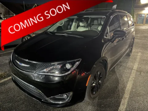 Black 2018 Chrysler Pacifica Touring L Plus for sale in Columbus, OH